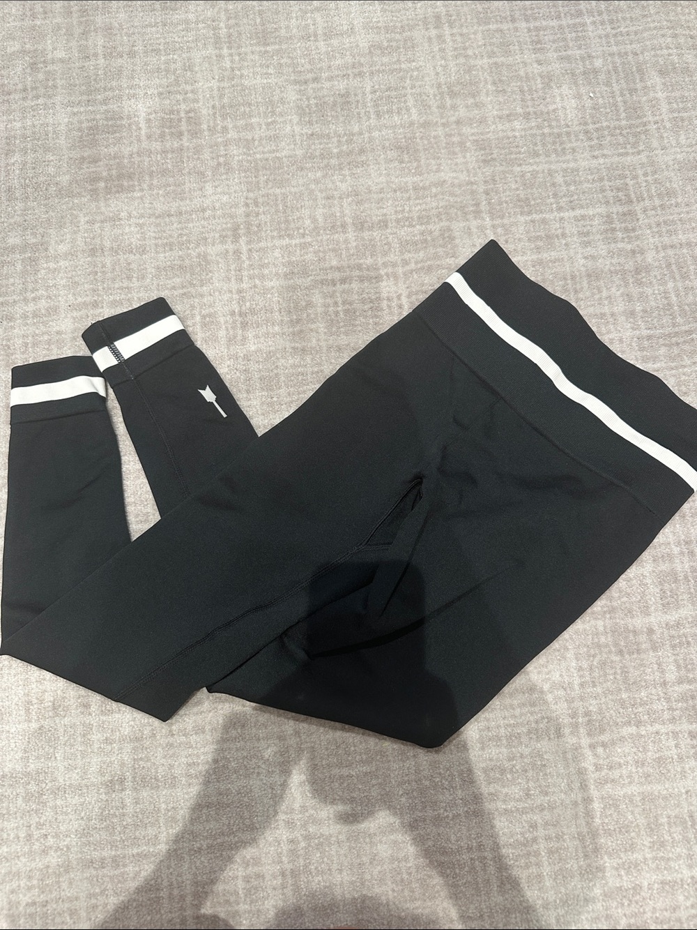 The upside seamless black leggings with white detail